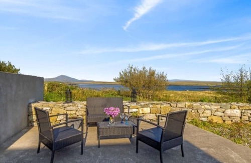 Connemara House | Charming 3-bedroom bungalow in welcoming Galway with WiFi and underfloor heating