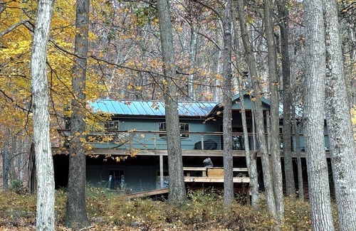 Lost River Cabin | Charming 3-bedroom cabin with WiFi, AC, hot tub in brilliant Lost City
