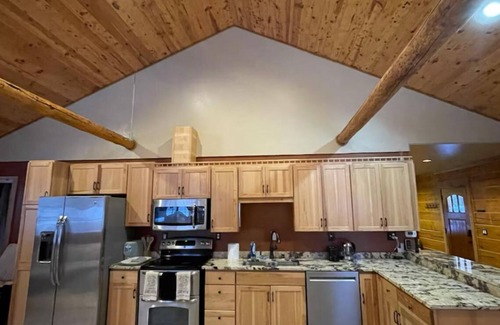 Meadow Lakes Cabin | Charming 3-bedroom cabin with WiFi, AC in soothing Wasilla