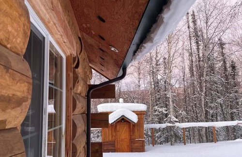 Meadow Lakes Cabin | Charming 3-bedroom cabin with WiFi, AC in soothing Wasilla