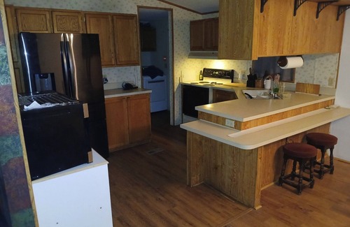 Glide Cabin | Charming 3-bedroom cabin on Little River near 8 picturesque water falls