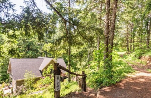 Stevenson Cottage | Charming 3-bedroom cottage with WiFi, AC in awesome Carson