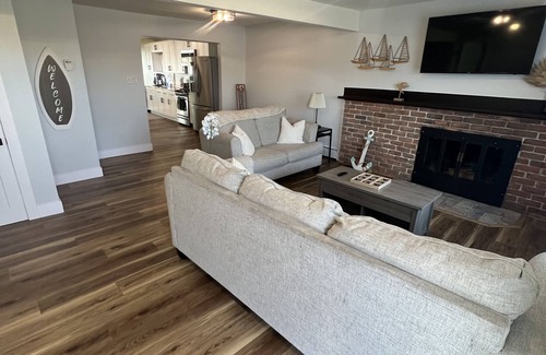 Linden Cottage | Charming 3-bedroom cottage on the lake in lovely Linden with a beautiful view!
