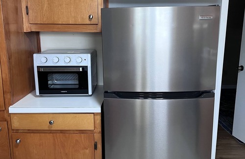 Charleston House | Charming 3 bedroom Home - 2 miles to beach! Pet-Friendly! Sleeps 6 - 8.
