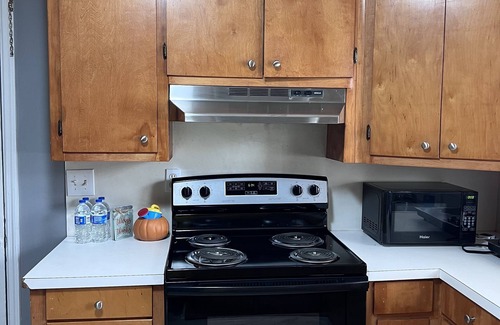 Charleston House | Charming 3 bedroom Home - 2 miles to beach! Pet-Friendly! Sleeps 6 - 8.