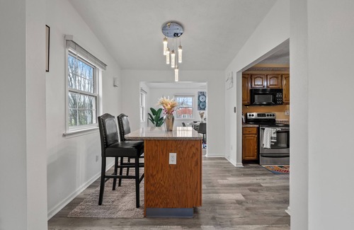 West Columbus House | Charming 3-bedroom house with fitness room and AC in Grove City