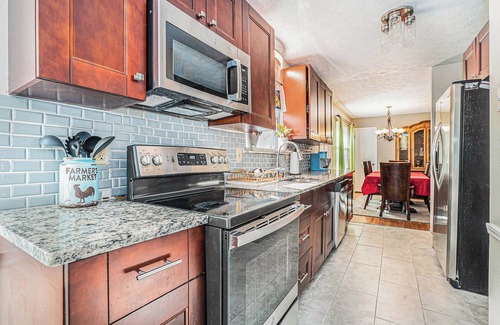 Snellville House | Charming 3-bedroom house with WiFi and AC in Snellville