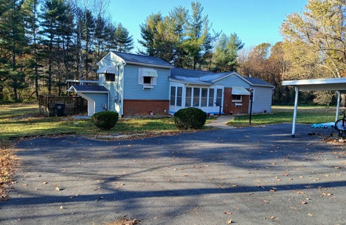 Waynesboro House | Charming 3-bedroom house in Waynesboro with WiFi, AC