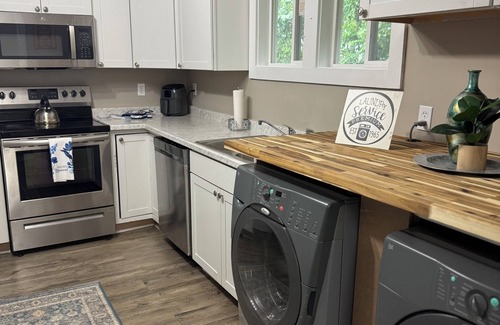 Wilmington House | Charming 3-bedroom house in Wilmington with ACnLarry's Love is centrally located
