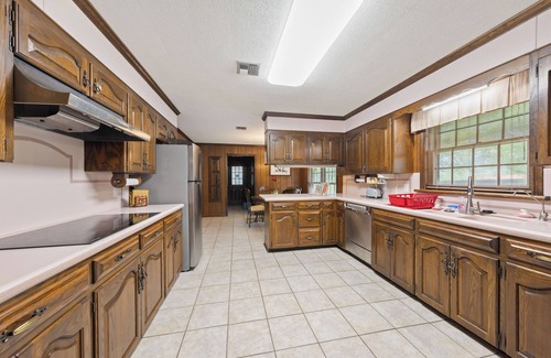 Broussard House | Charming 3-bedroom house with AC in Broussard