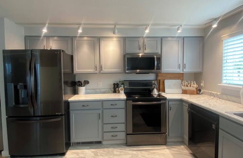 Corvallis House | Charming 3-bedroom house close to campus, hospital, and fun WiFi, AC, fireplace