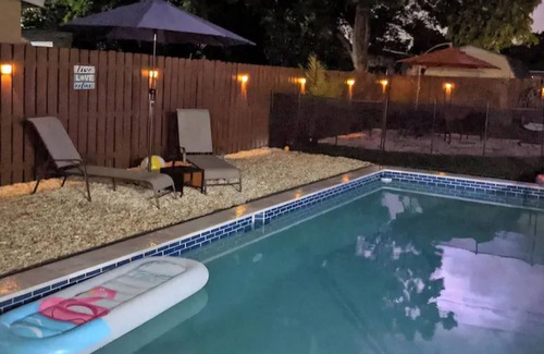 Driftwood House | Charming 3-bedroom house with AC and WiFi in Hollywood