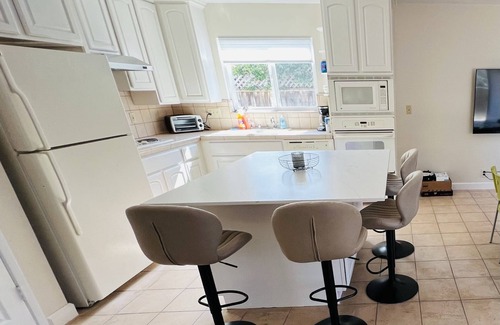 Campbell House | Charming 3 Bedroom Home in Campbell Minutes from Downtown in Quiet Neighborhood