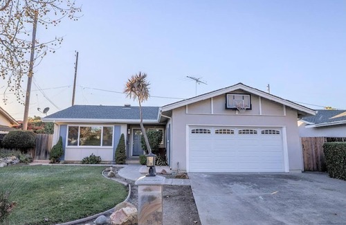 Campbell House | Charming 3 Bedroom Home in Campbell Minutes from Downtown in Quiet Neighborhood