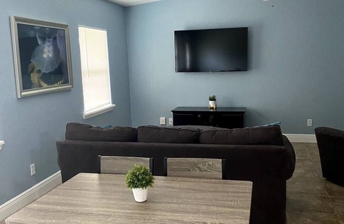 Chuluota House | Charming 3-bedroom home away from home.