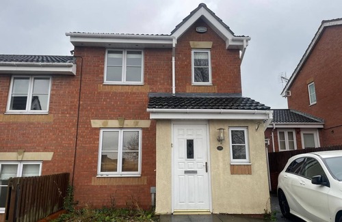 Oldbury House | Charming 3 Bedroom Home with Private Garden & 2 Toilets