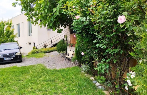 Vake-Saburtalo House | Charming 3-bedroom house with WiFi and AC in wonderful Tbilisi