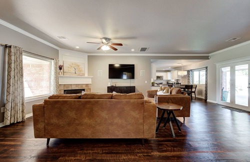Del City House | Charming 3-bedroom house with AC, WiFi in Del City