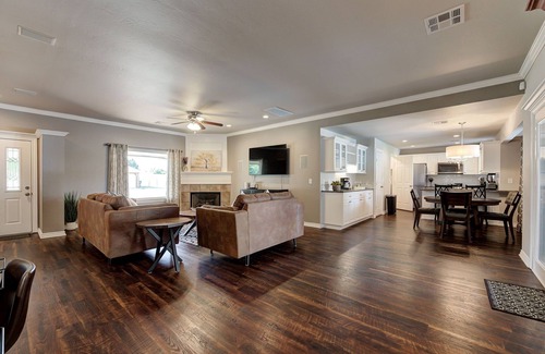 Del City House | Charming 3-bedroom house with AC, WiFi in Del City