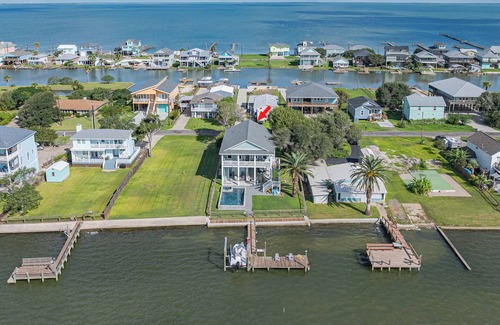 Rockport House | Charming 3-bedroom house in Rockport with WiFi, AC, O/DR Elevator, & Boat Lift!