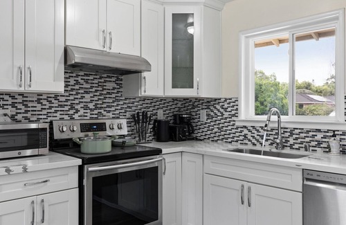 South San Jose House | Charming 3-bedroom house with AC and newly remodeled baths/kitchen