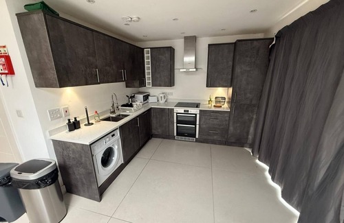 Walpole House | Charming 3 Bedroom House in West London