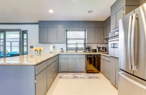 Candler-McAfee House | Charming 3-bedroom house with AC in Decatur
