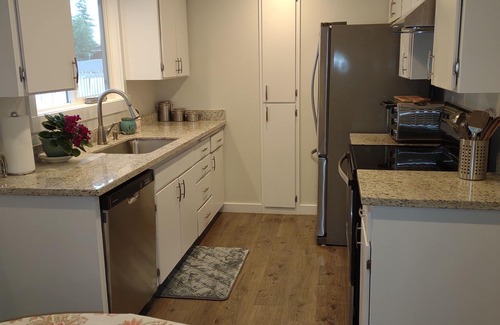 Everett House | Charming 3-bedroom house Near Everett Mall.