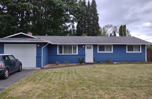 Everett House | Charming 3-bedroom house Near Everett Mall.