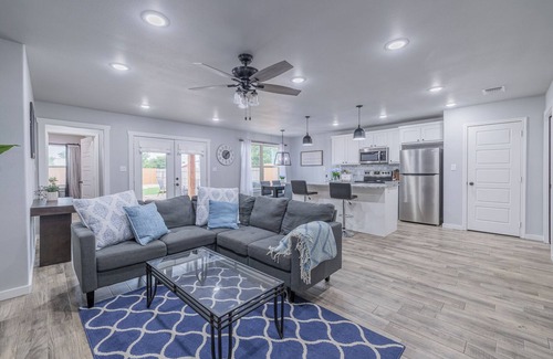 Lubbock House | Charming 3-bedroom house near West End Shopping Center!