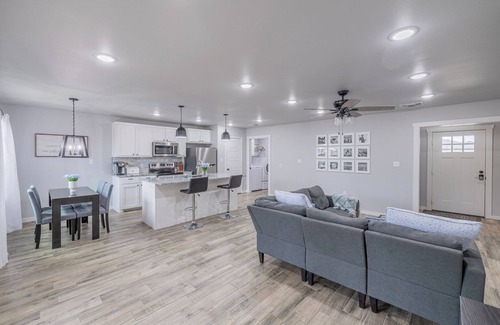 Lubbock House | Charming 3-bedroom house near West End Shopping Center!