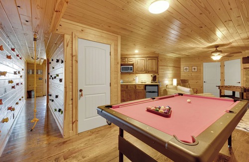 Mentone House | Charming 3-bedroom house, breathtaking views, Hot Tub, W/D Game Room