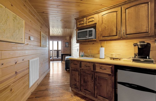 Mentone House | Charming 3-bedroom house, breathtaking views, Hot Tub, W/D Game Room