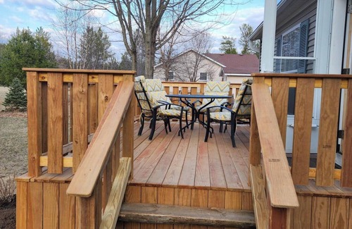 Necedah House | Charming 3-bedroom house with WiFi, AC in serene Necedah