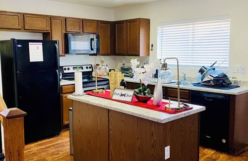 Laveen Meadows House | Charming 3-bedroom house with community pool in marvelous Phoenix