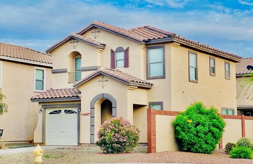 Laveen Meadows House | Charming 3-bedroom house with community pool in marvelous Phoenix