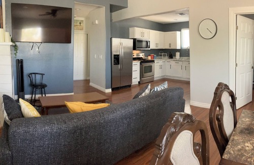 Governmental Mall House | Charming 3-bedroom house in pleasant Phoenix with AC, WiFi
