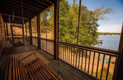 Ingles House | Charming 3-bedroom house on lovely Claytor Lake with AC, WiFi, and lake views