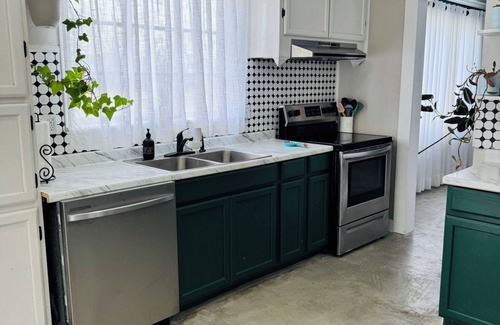 Sulphur House | Charming 3-bedroom house in the heart of Sulphur