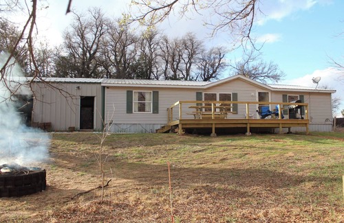 Waynoka House | Charming 3-bedroom house with AC, in serene Waynoka