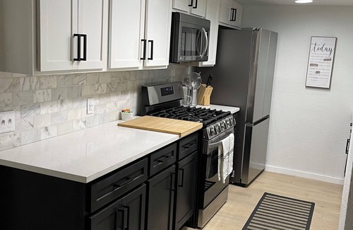 Riverside House | Charming 3-bedroom house in Austin with AC for mid-term rental