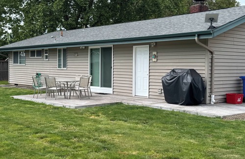 Eugene House | Charming 3-bedroom house with Star link WiFi and AC in Eugene