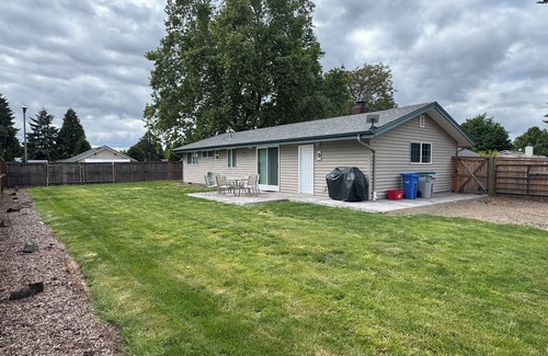 Eugene House | Charming 3-bedroom house with Star link WiFi and AC in Eugene