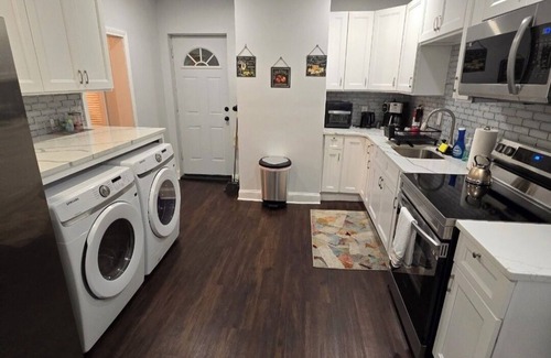 Hudson House | Charming 3-bedroom house with WiFi, AC in delightful Hudson