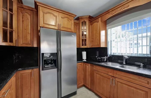 Golden Glades House | Charming 3-bedroom house with WiFi, AC in fantastic Miami