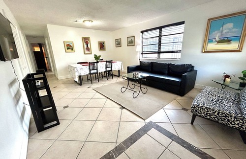 Coral Gables Section House | Charming 3-bedroom house in Miami with AC, WiFi