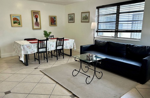 Coral Gables Section House | Charming 3-bedroom house in Miami with AC, WiFi
