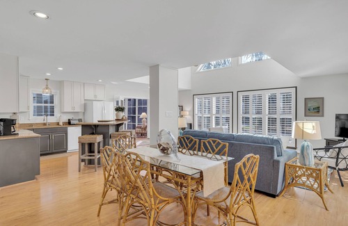 Milton House | Charming 3-bedroom house within walking distance of quaint downtown Milton