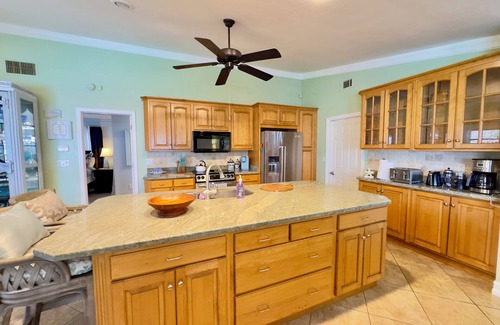 Palm River Estates House | Charming 3-bedroom house with WiFi, AC in superb Naples