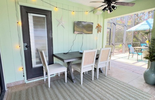 Palm River Estates House | Charming 3-bedroom house with WiFi, AC in superb Naples
